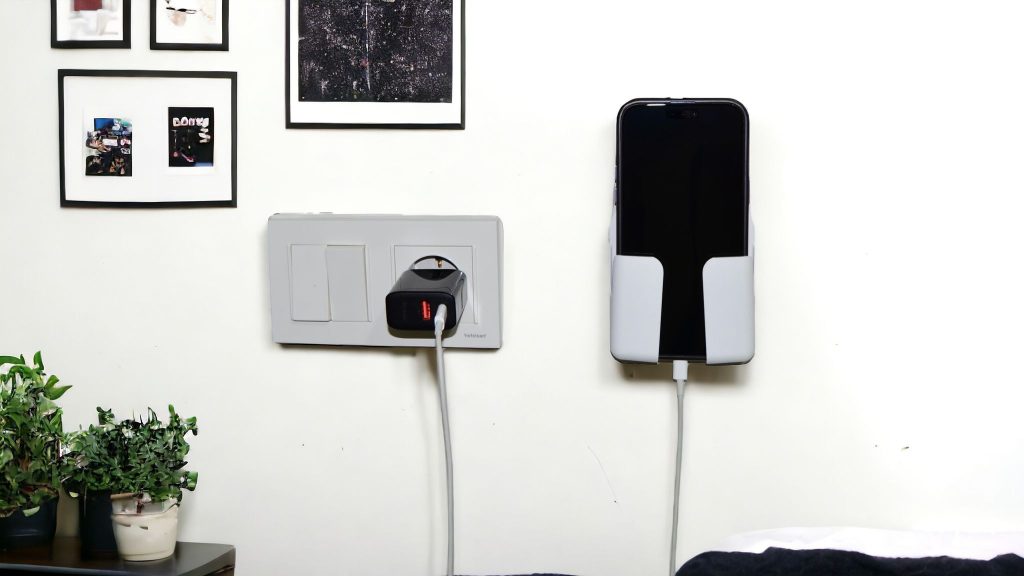 Telefon Ve Kumanda Tutucu